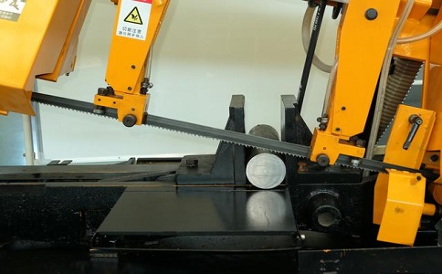 赫山数控带锯床自动送料精度会出现偏差吗? 赫山数控带锯床自动送料精度会出现偏差吗?